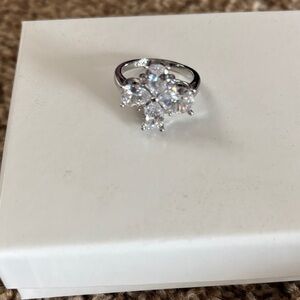 Elegant sterling Silver Women's Mossianite Ring size 7 new!